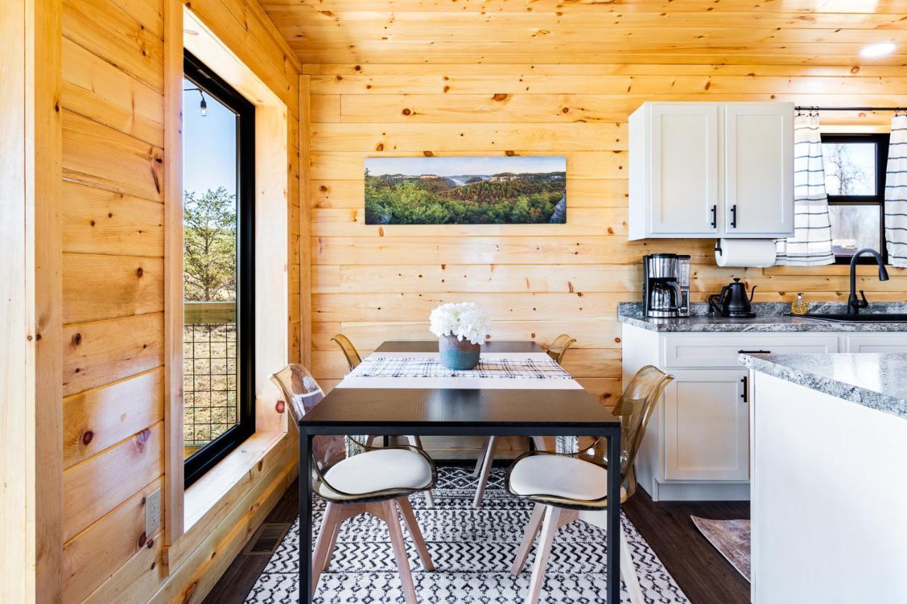 Honey Bee Hideaway Villa Rogers ภายนอก รูปภาพ