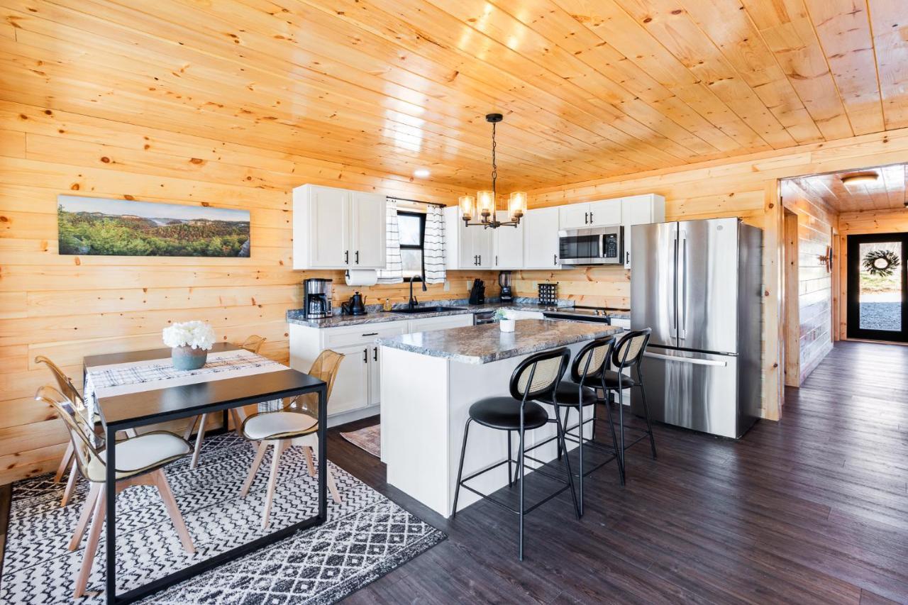 Honey Bee Hideaway Villa Rogers ภายนอก รูปภาพ