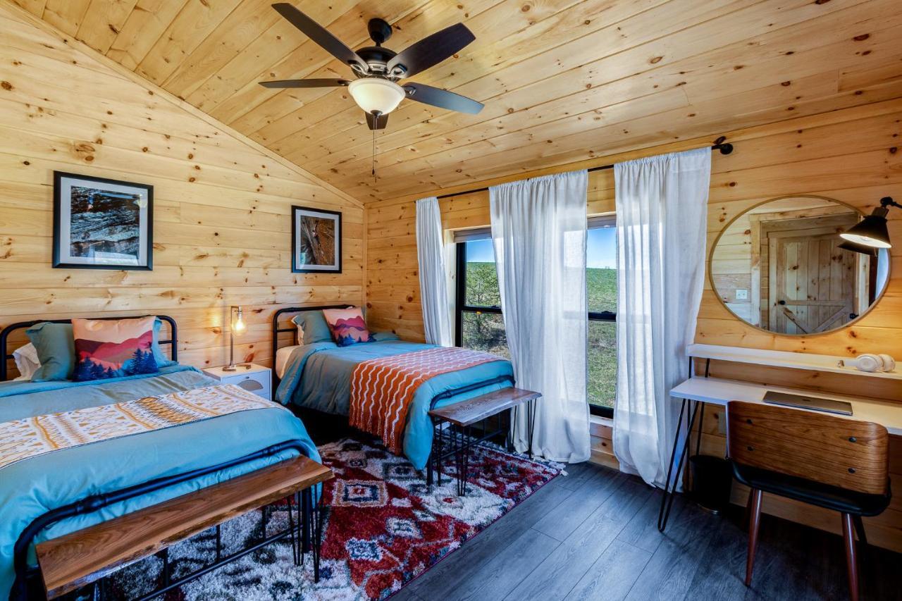 Honey Bee Hideaway Villa Rogers ภายนอก รูปภาพ