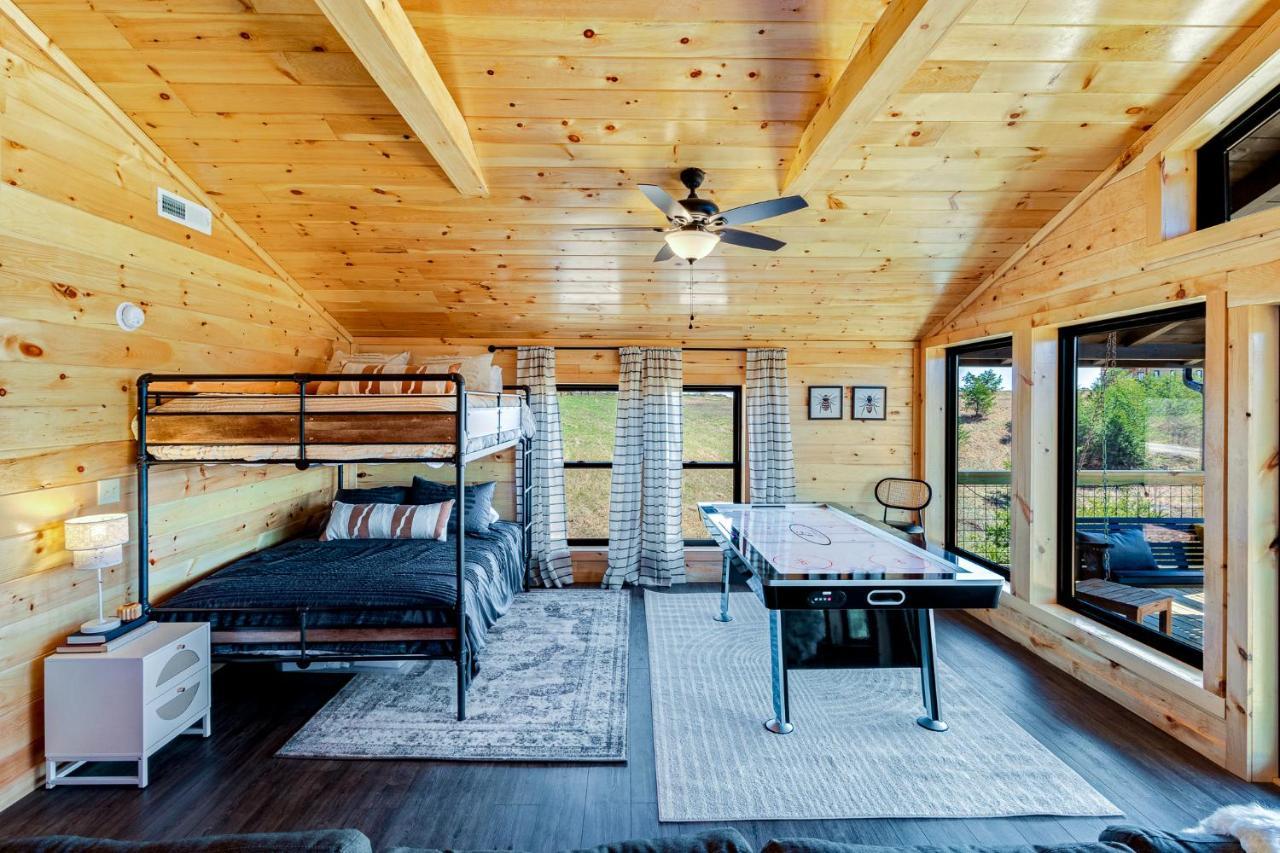 Honey Bee Hideaway Villa Rogers ภายนอก รูปภาพ
