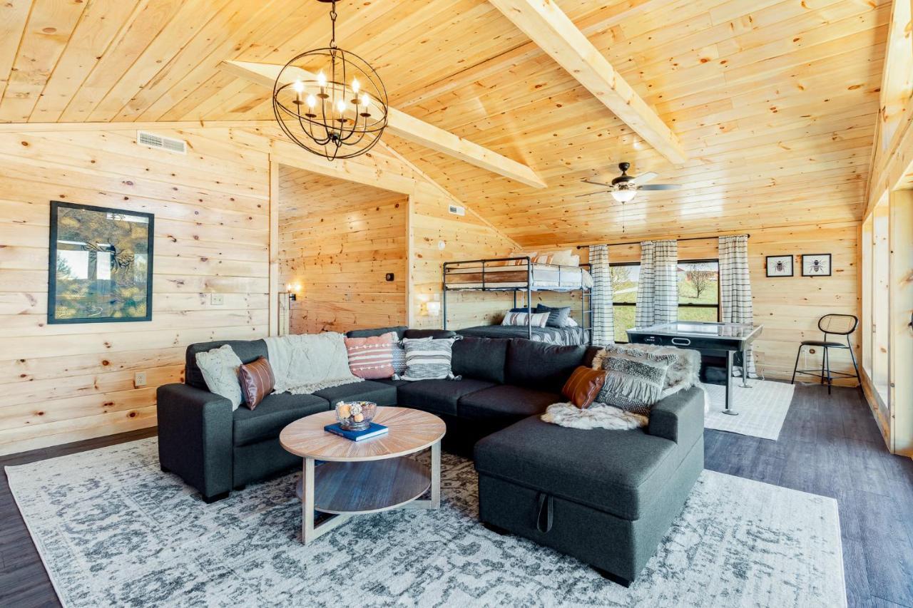 Honey Bee Hideaway Villa Rogers ภายนอก รูปภาพ