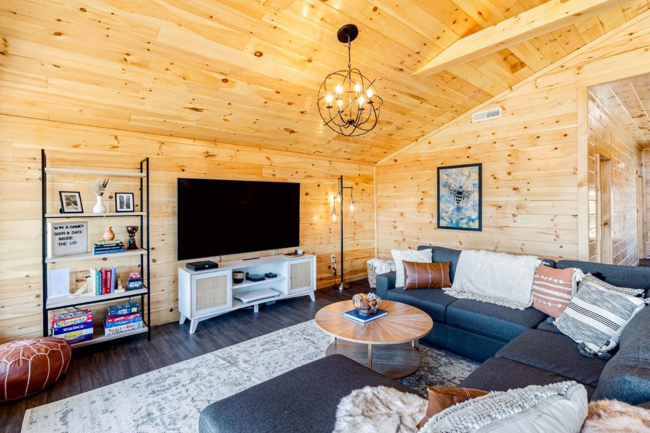 Honey Bee Hideaway Villa Rogers ภายนอก รูปภาพ