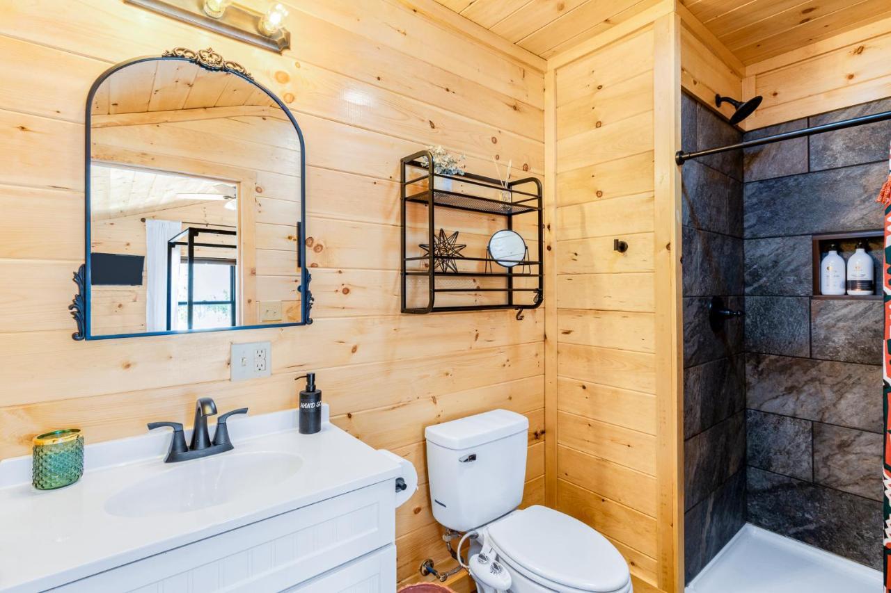 Honey Bee Hideaway Villa Rogers ภายนอก รูปภาพ
