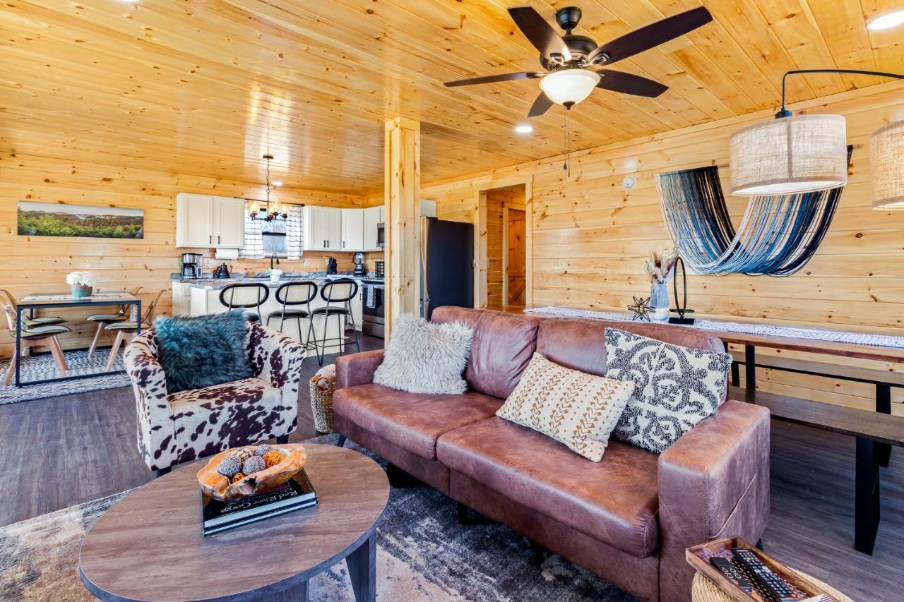 Honey Bee Hideaway Villa Rogers ภายนอก รูปภาพ